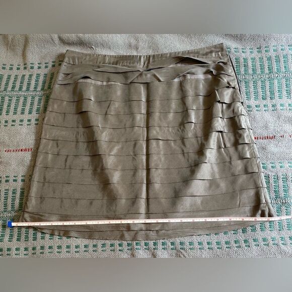 The Loft, Tiered, Silk Skirt, Gray, Thigh Length, Size 8 - Picture 5 of 9